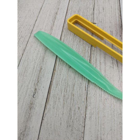 Vintage Tupperware Set 877 885 1299 Mini Funnel Lettuce Corer Toast Grabber - Picture 4 of 11